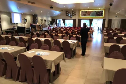 Bigger view of zaal in vergaderingstijl